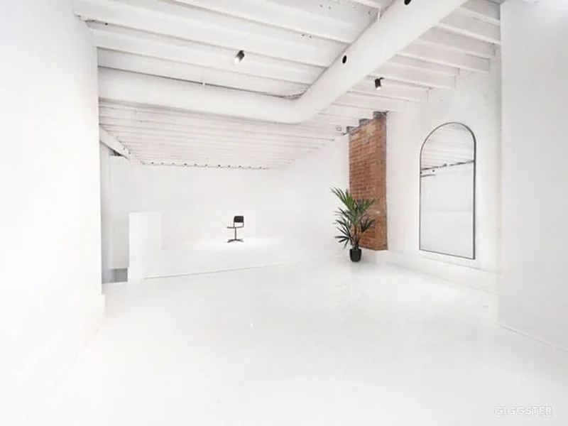 Versatile Downtown Event Space for Rent, 102 sqm, pop up store in Toronto