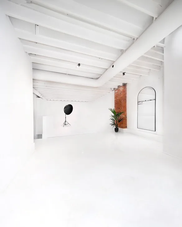 Versatile Downtown Event Space for Rent, 102 sqm, pop up store in Toronto, interior view