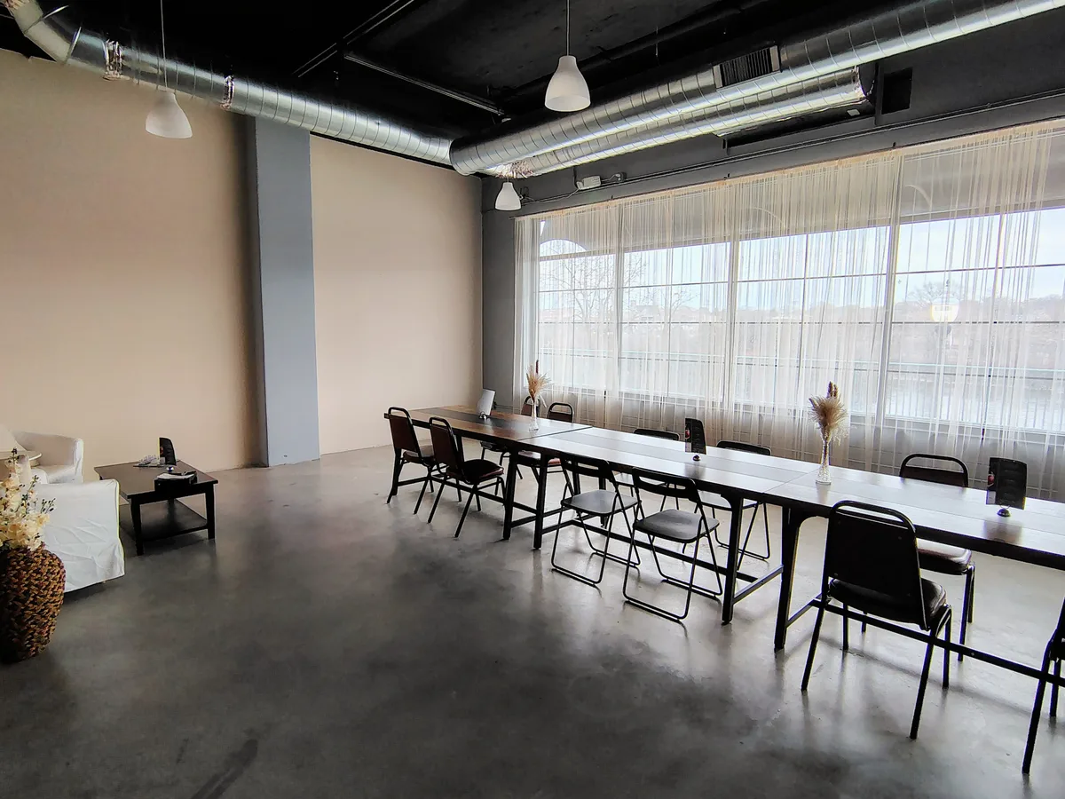 Versatile Downtown Riverfront Event Space, 79 sqm, pop up store in Aurora, interior view