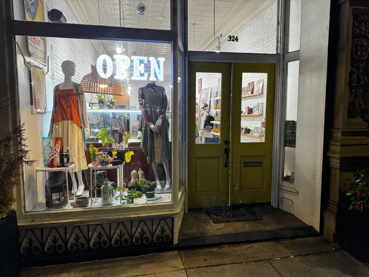 Versatile Downtown Space with Stage and Amenities, 139 sqm, pop up store in Cincinnati