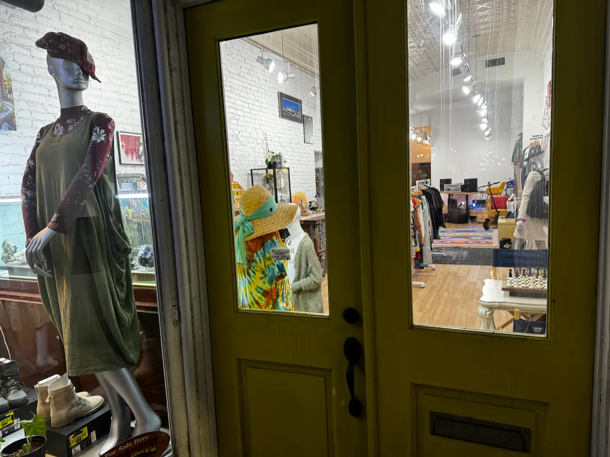 Versatile Downtown Space with Stage and Amenities, 139 sqm, pop up store in Cincinnati, second interior view