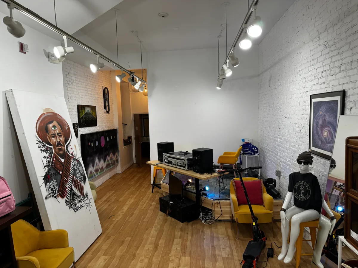 Versatile Downtown Space with Stage and Amenities, 139 sqm, pop up store in Cincinnati, additional interior view
