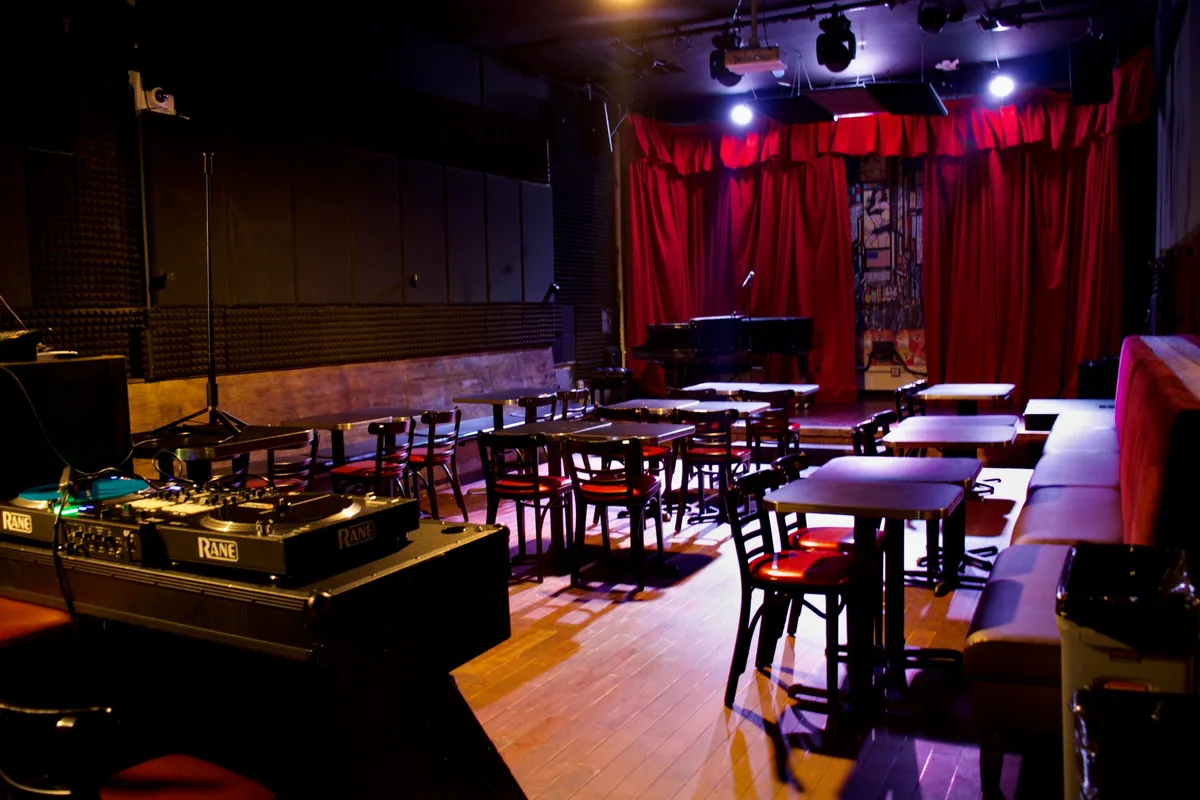 Versatile Event and Performance Venue in Midtown East, 112 sqm, private event, pop-up rental in New York