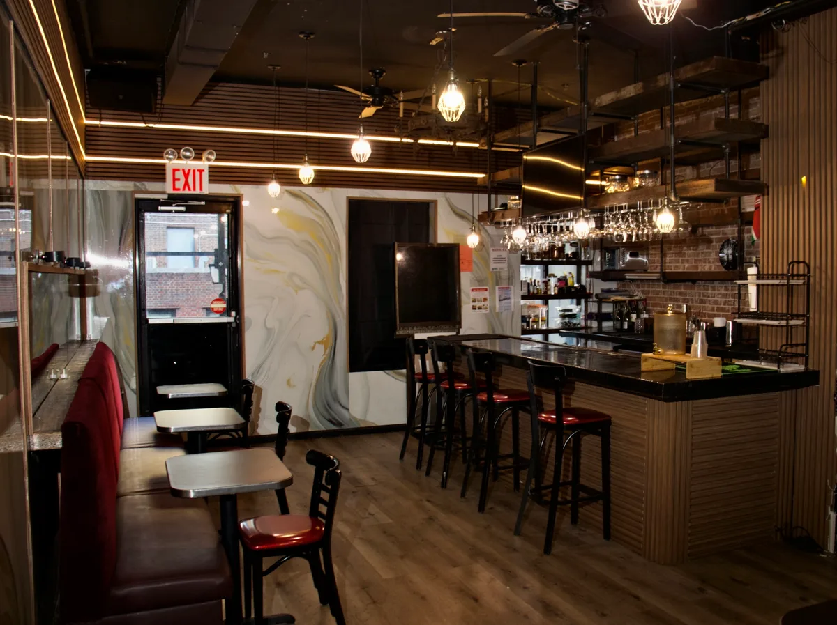 Versatile Event and Performance Venue in Midtown East, 112 sqm, private event, pop-up rental in New York, second interior vi…