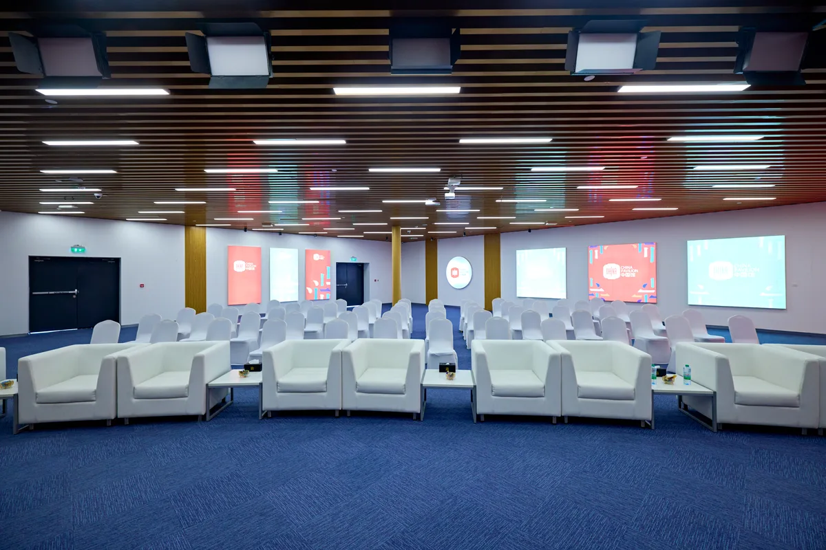 Versatile Event Hall with Comprehensive Amenities, 350 sqm, showroom presentation, pop-up rental in Dubai