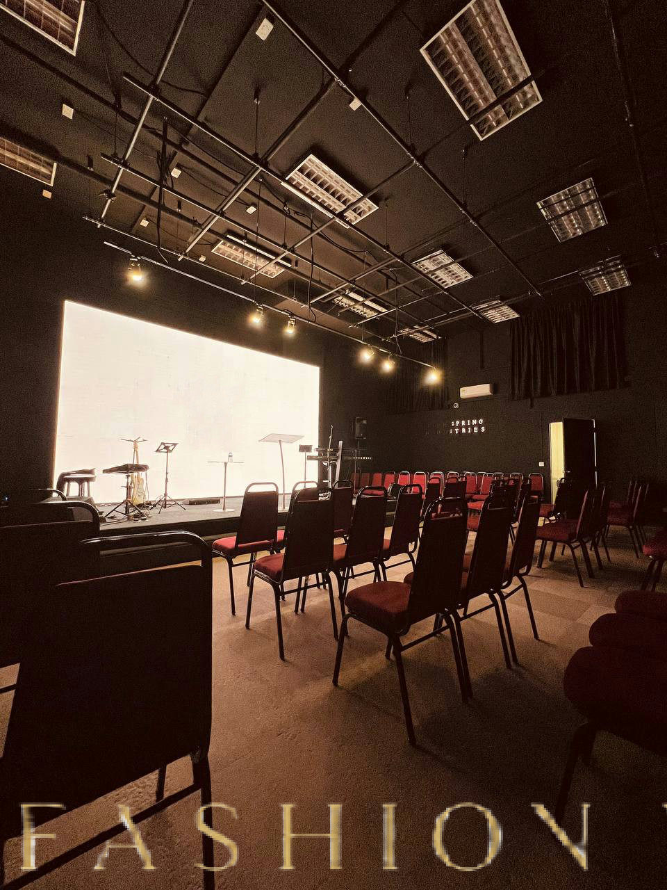 Versatile Event Hall with Stage and AV Setup, 1850 sqm, workshop, pop-up rental in Singapore, interior view