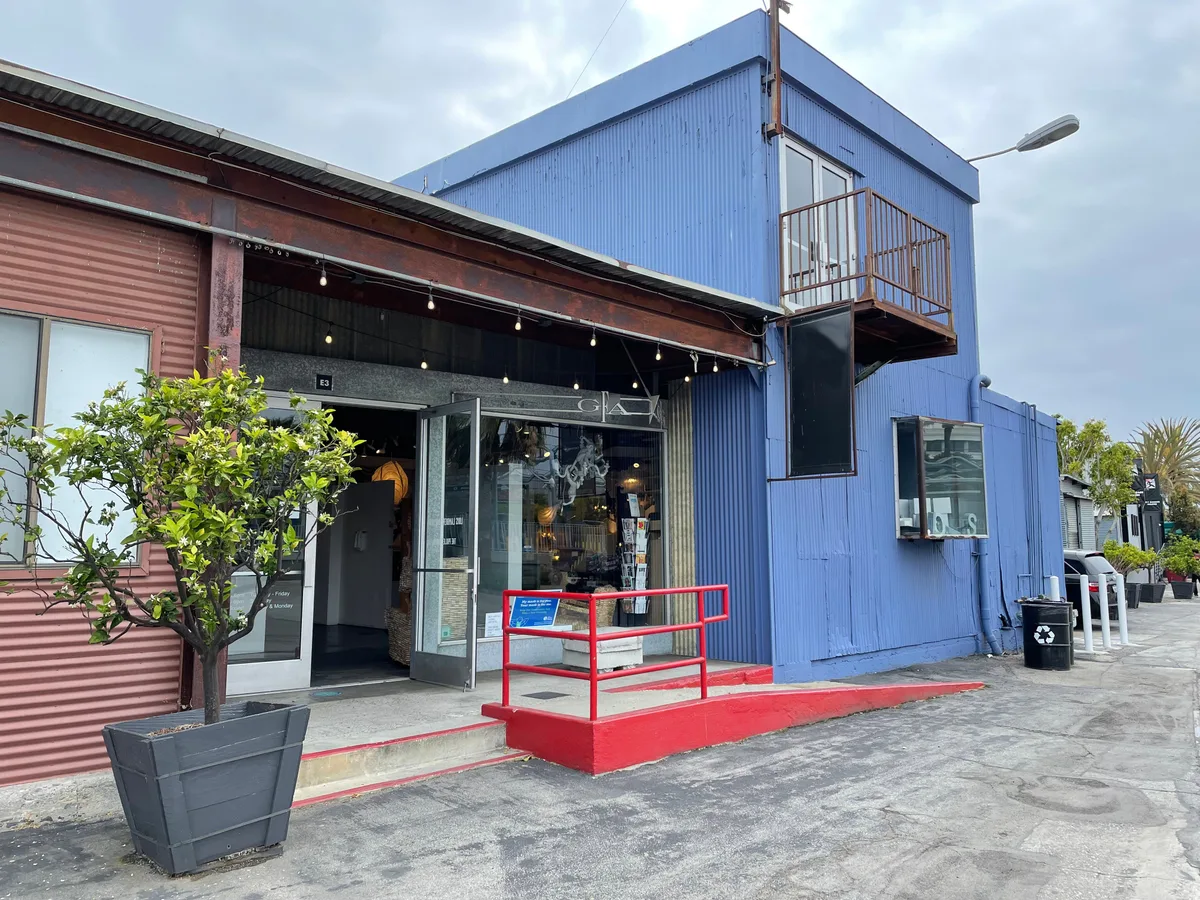 Versatile Event Space at Bergamot Station, Santa Monica, 130 sqm, pop up store, second interior view