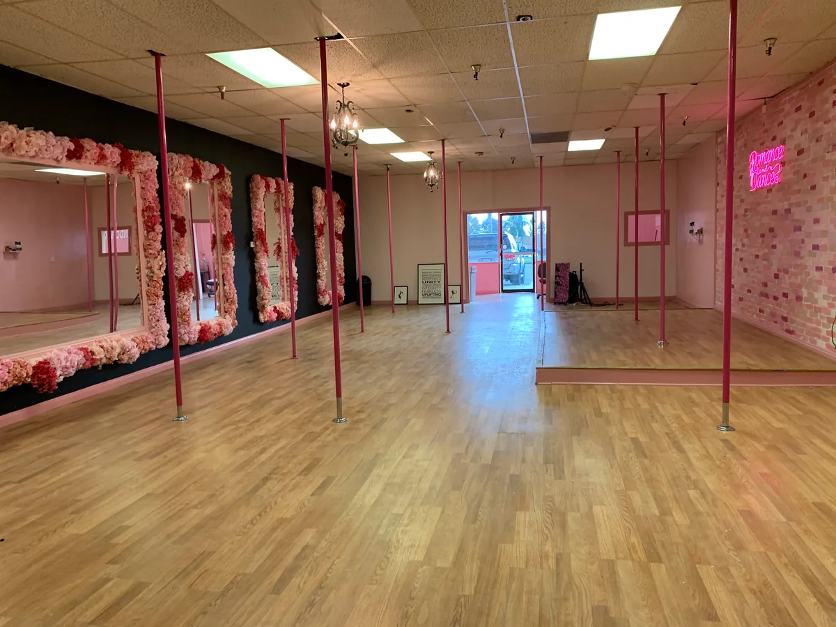 Versatile Event Space for Celebrations and Business Meetings, 167 sqm, private event, pop-up rental in Rancho Cucamonga