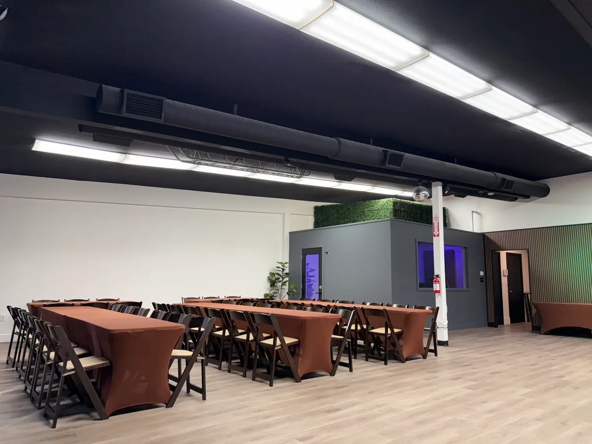 Versatile Event Space for Celebrations and Gatherings, 5 sqm, retail activation, pop-up rental in Fair Oaks