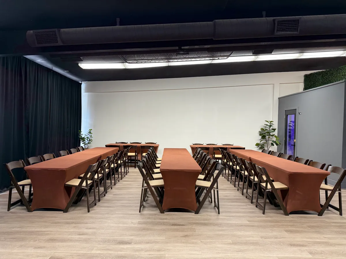 Versatile Event Space for Celebrations and Gatherings, 5 sqm, retail activation, pop-up rental in Fair Oaks, interior view