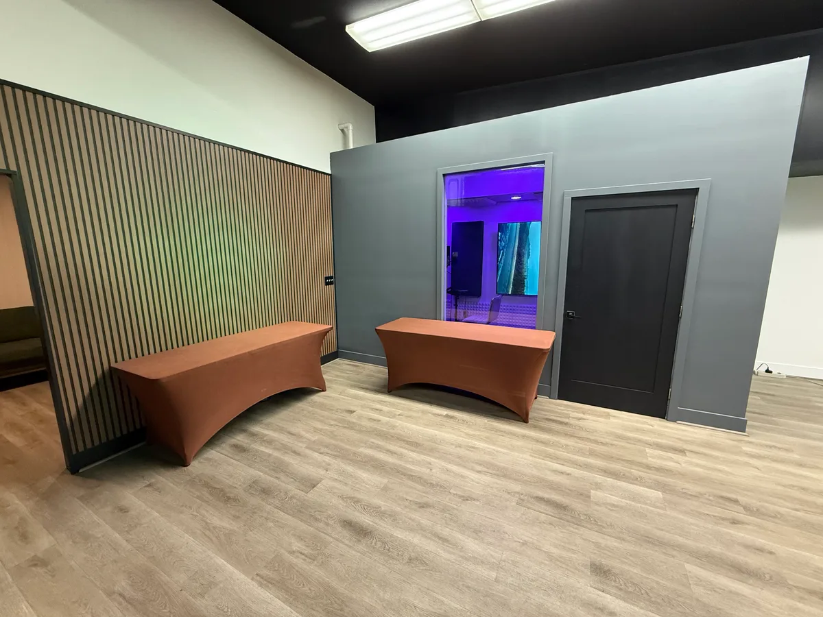 Versatile Event Space for Celebrations and Gatherings, 5 sqm, retail activation, pop-up rental in Fair Oaks, third interior…