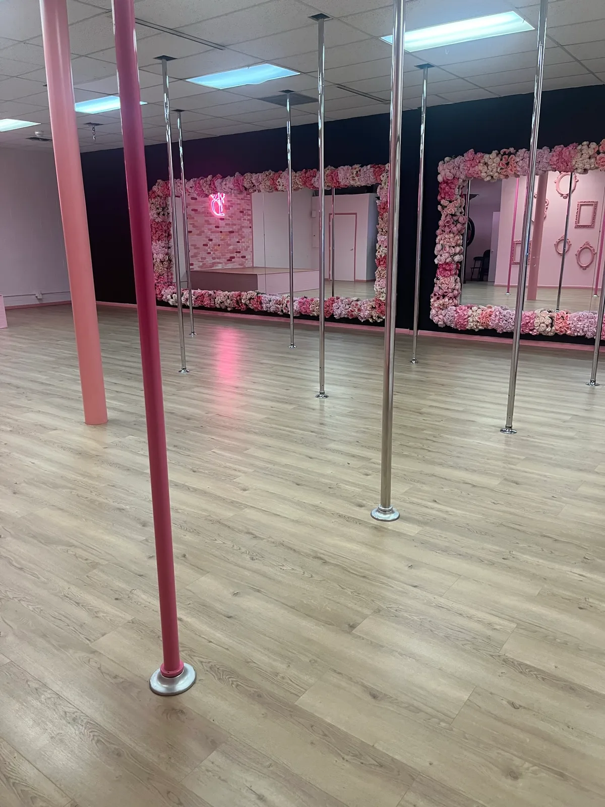 Versatile Event Space for Celebrations and Meetings, 167 sqm, private event, pop-up rental in Inglewood, additional interior…