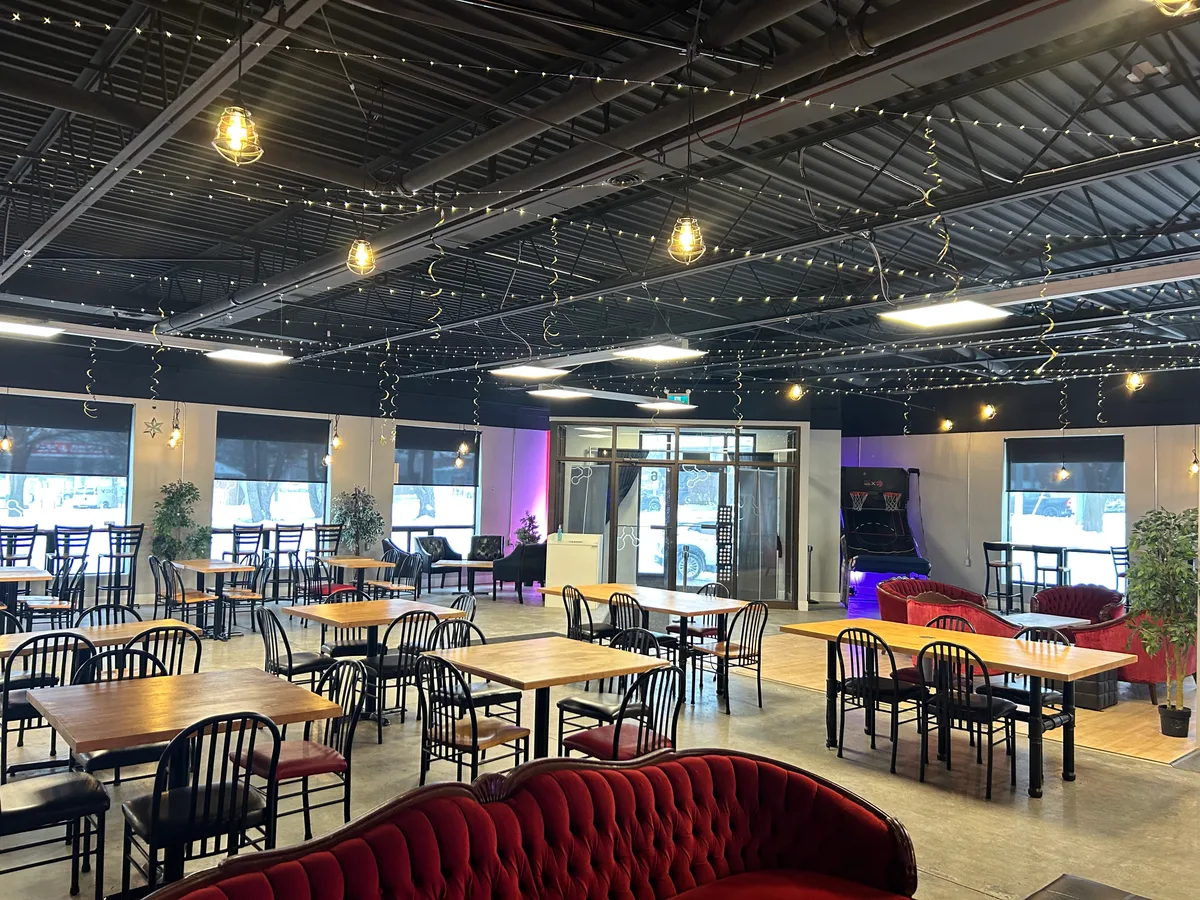 Versatile Event Space for Meetups and Gatherings, 362 sqm, networking event, pop-up rental in Vaughan, additional interior v…