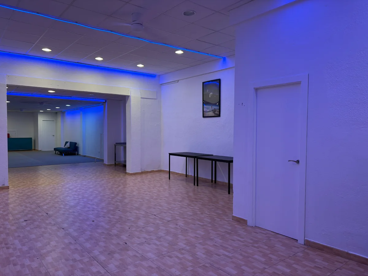 Versatile Event Space for Rent in Barcelona, 200 sqm, networking event, pop-up rental, additional interior view
