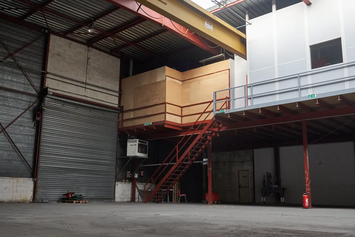 Versatile Event Space for Rentals and Filming, 2500 sqm, private event, pop-up rental in Montigny-le-Bretonneux, second inte…