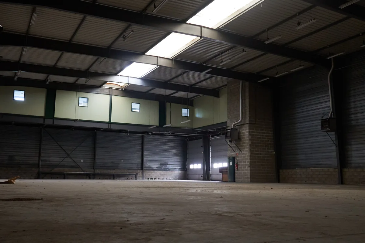 Versatile Event Space for Rentals and Filming, 2500 sqm, private event, pop-up rental in Montigny-le-Bretonneux, third inter…