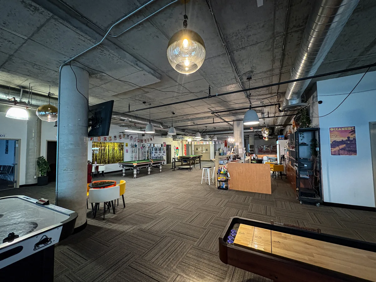 Versatile Event Space for Up to 500 Guests, 1858 sqm, corporate event, pop-up rental in Montréal, third interior view