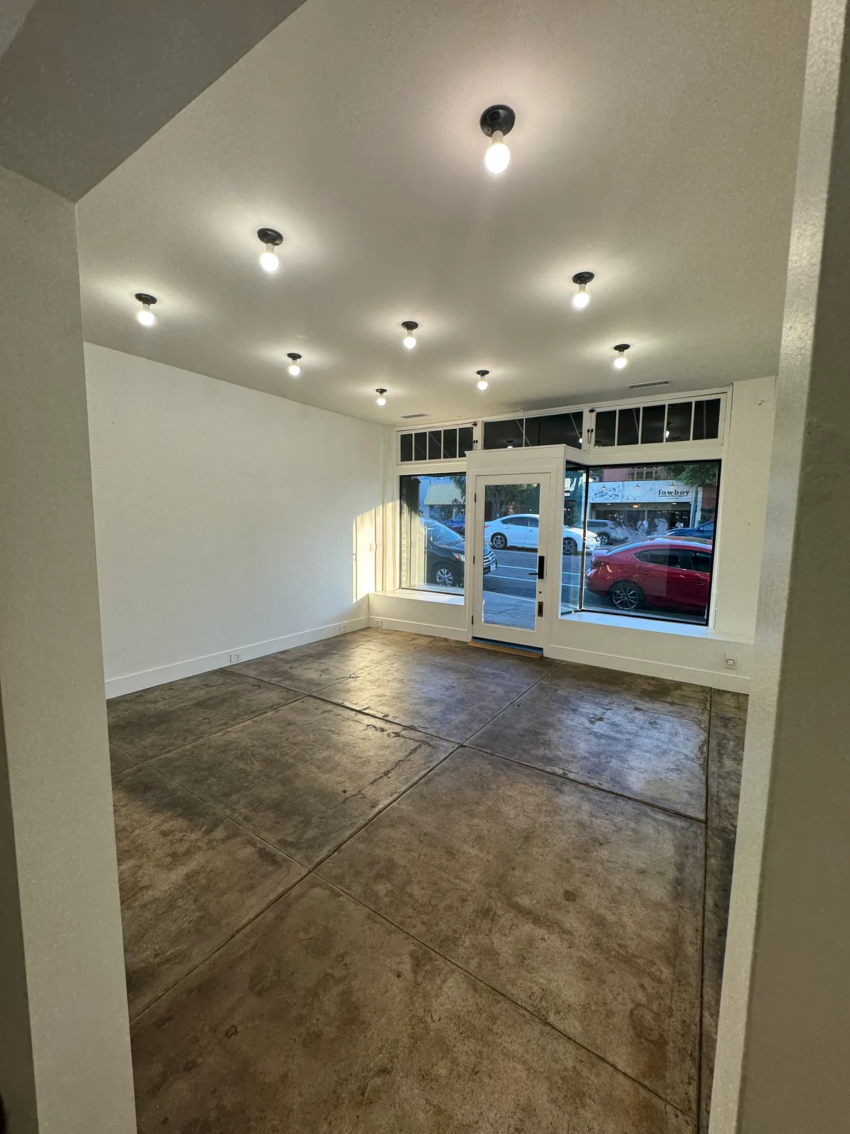 Versatile Event Space in Echo Park, 102 sqm, art exhibition, pop-up rental in Los Angeles, third interior view