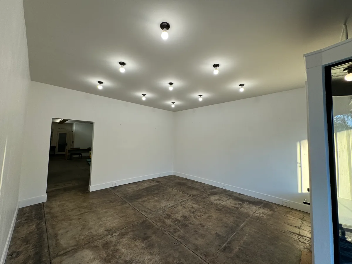 Versatile Event Space in Echo Park, 102 sqm, art exhibition, pop-up rental in Los Angeles, additional interior view