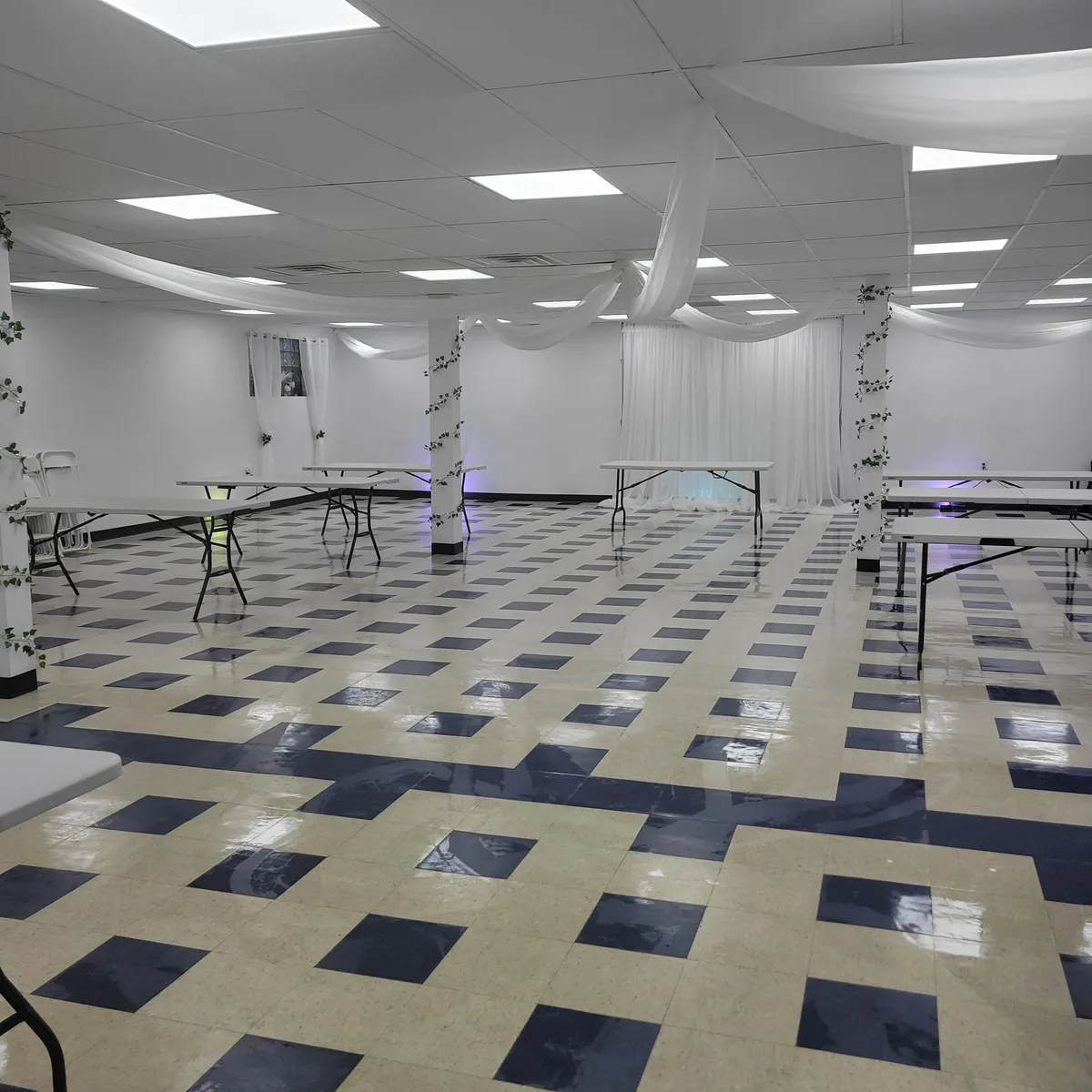 Versatile Event Space in Joliet, IL for 100 Guests, 9 sqm, retail activation, pop-up rental