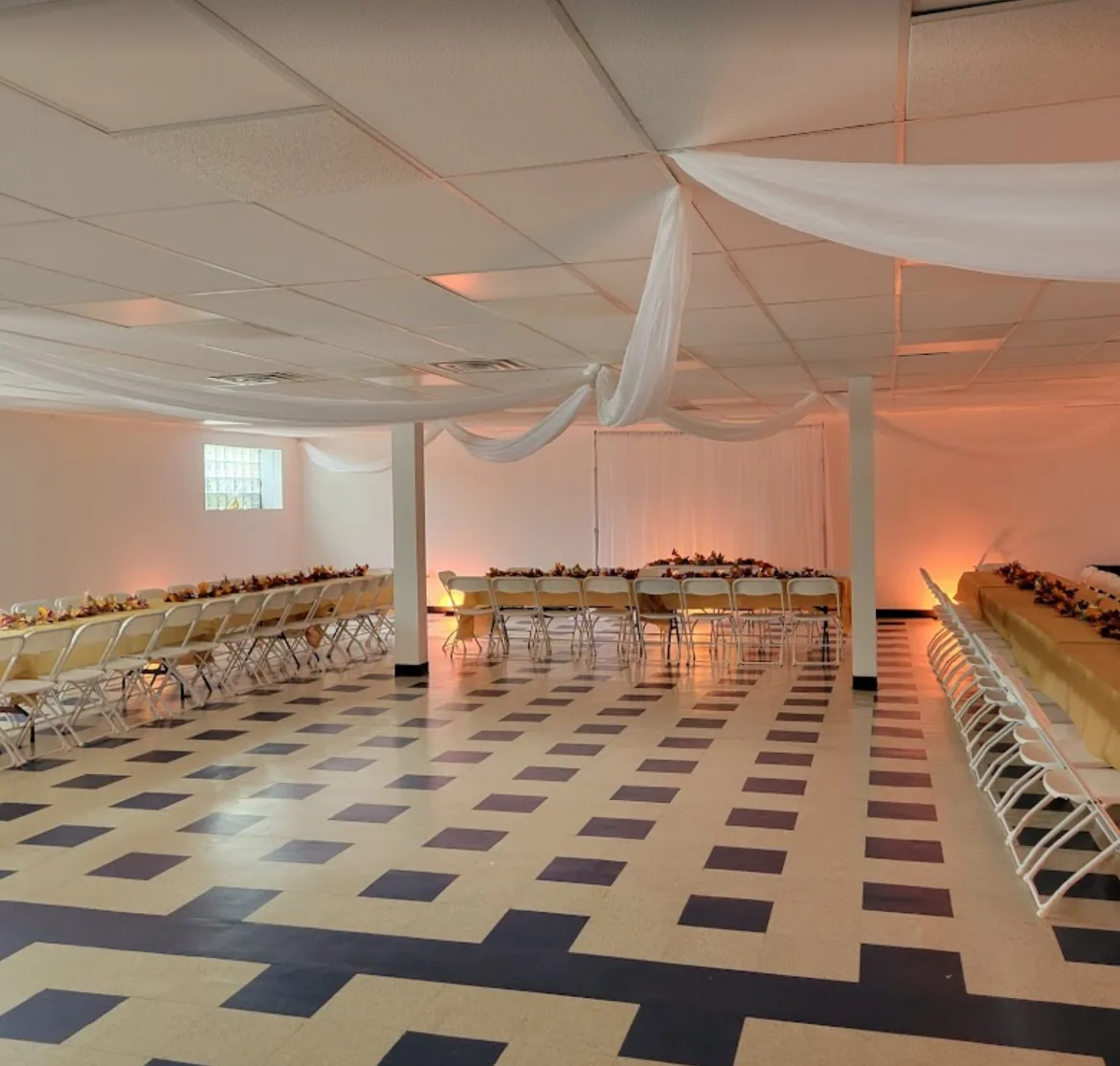 Versatile Event Space in Joliet, IL for 100 Guests, 9 sqm, retail activation, pop-up rental, interior view