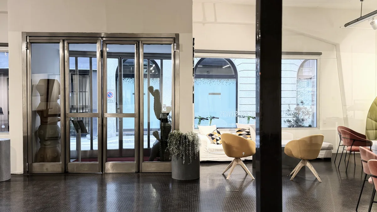 Versatile Event Space in Milan - Modern Industrial Style, 225 sqm, pop up store in Milano, second interior view