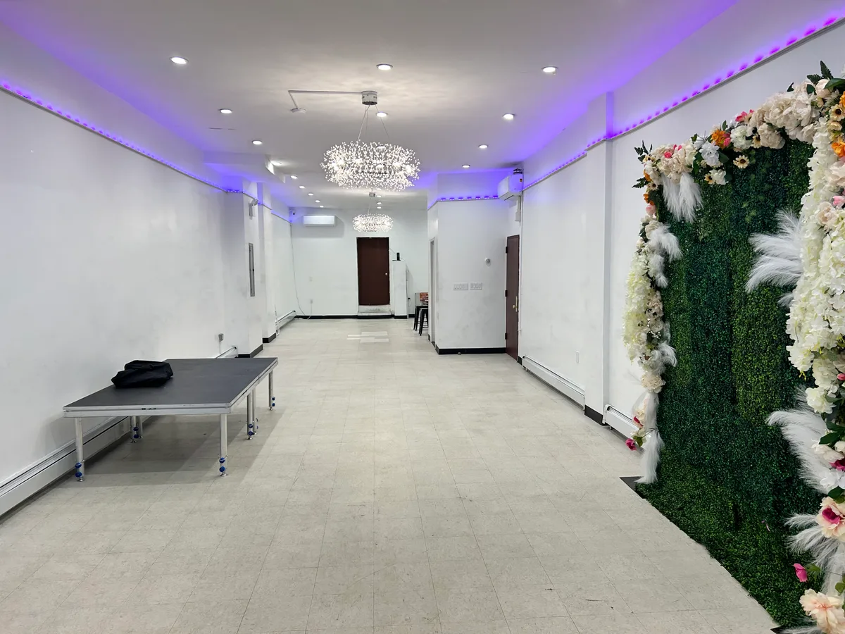 Versatile Event Space on Rockaway Boulevard, 167 sqm, retail activation, pop-up rental in Queens, interior view
