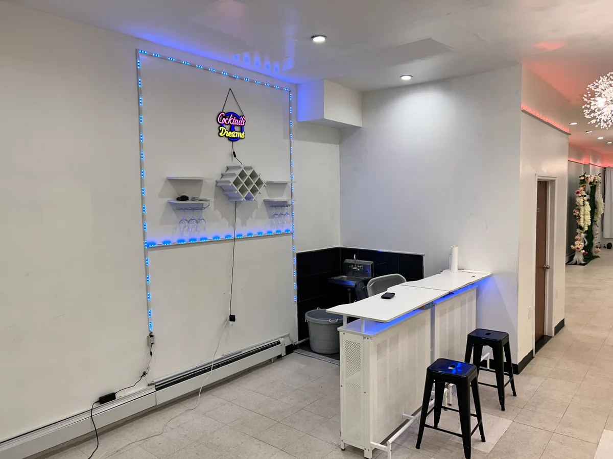 Versatile Event Space on Rockaway Boulevard, 167 sqm, retail activation, pop-up rental in Queens, third interior view