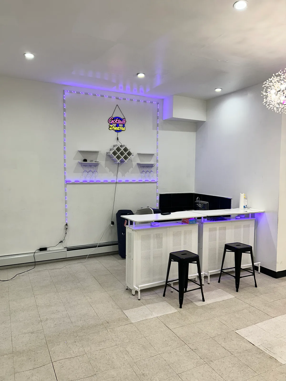 Versatile Event Space on Rockaway Boulevard, 167 sqm, retail activation, pop-up rental in Queens, additional interior view