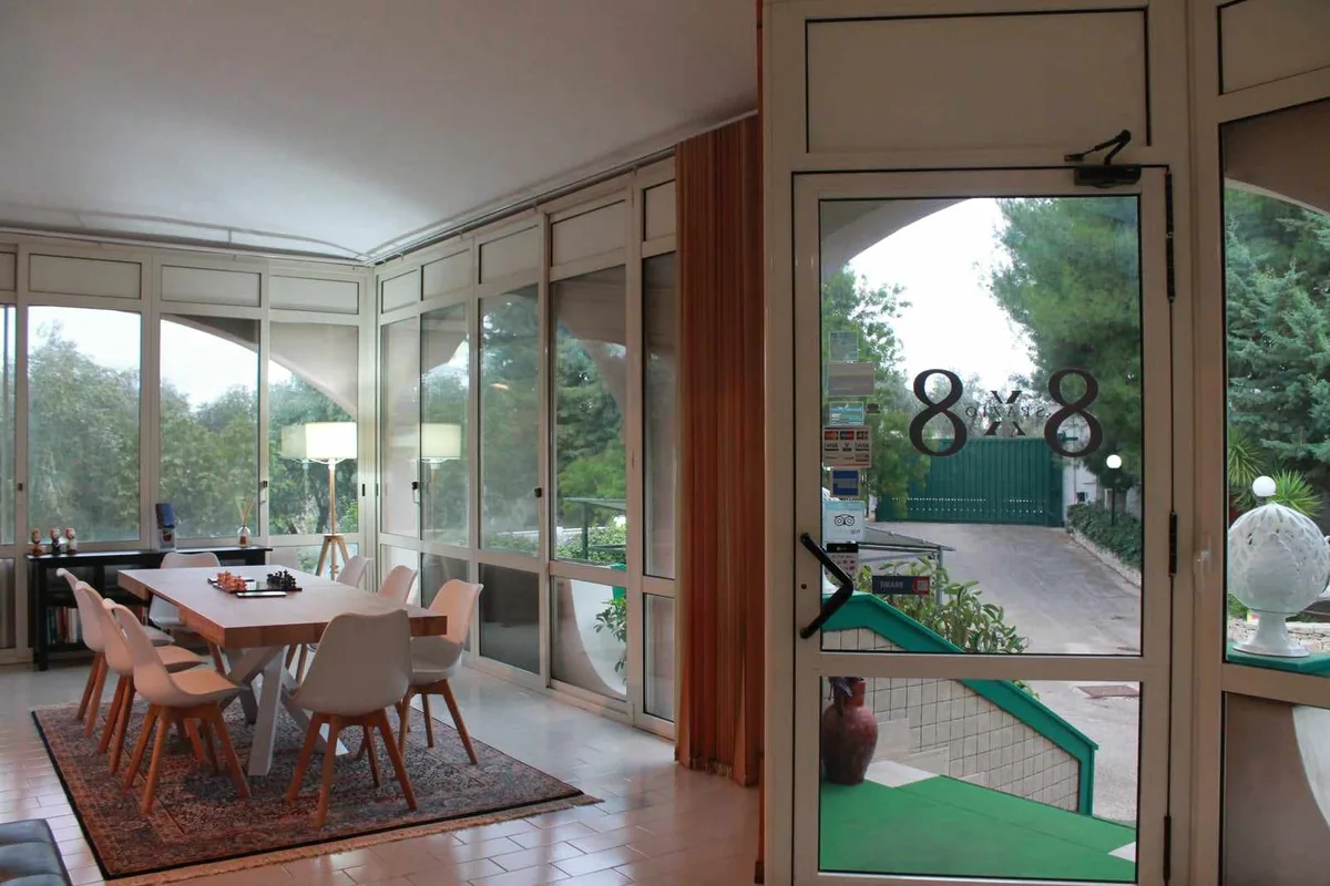 Versatile Event Space Surrounded by Nature, 1000 sqm, showroom presentation, pop-up rental in Sannicandro di Bari, additiona…