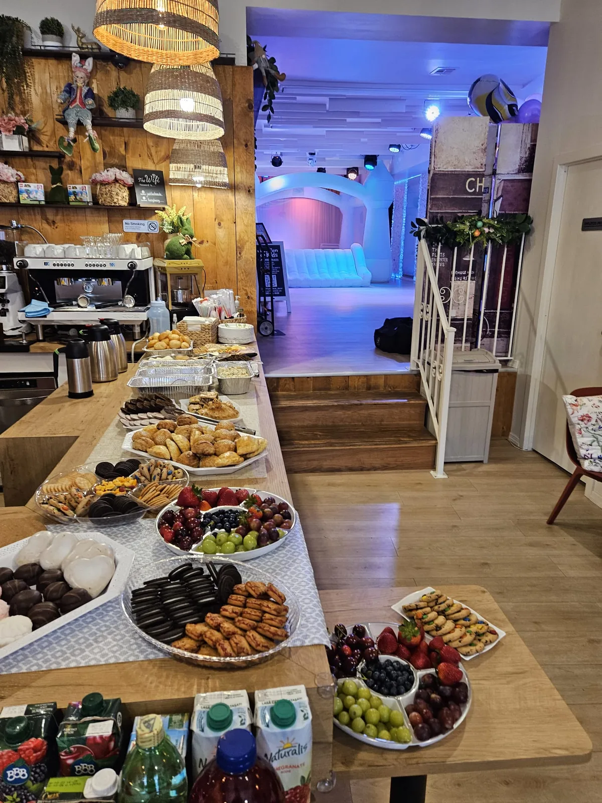 Versatile Event Space with Bar and Entertainment Amenities, 167 sqm, corporate event, pop-up rental in Brooklyn, interior vi…