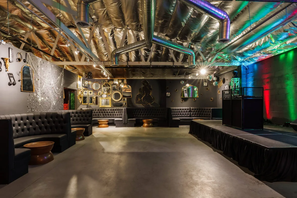 Versatile Event Space with Cocktail Bars and Stage, 557 sqm, photo shoot, pop-up rental in Los Angeles