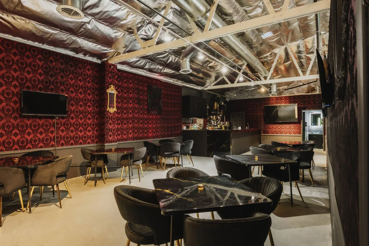 Versatile Event Space with Cocktail Bars and Stage, 557 sqm, photo shoot, pop-up rental in Los Angeles, second interior view