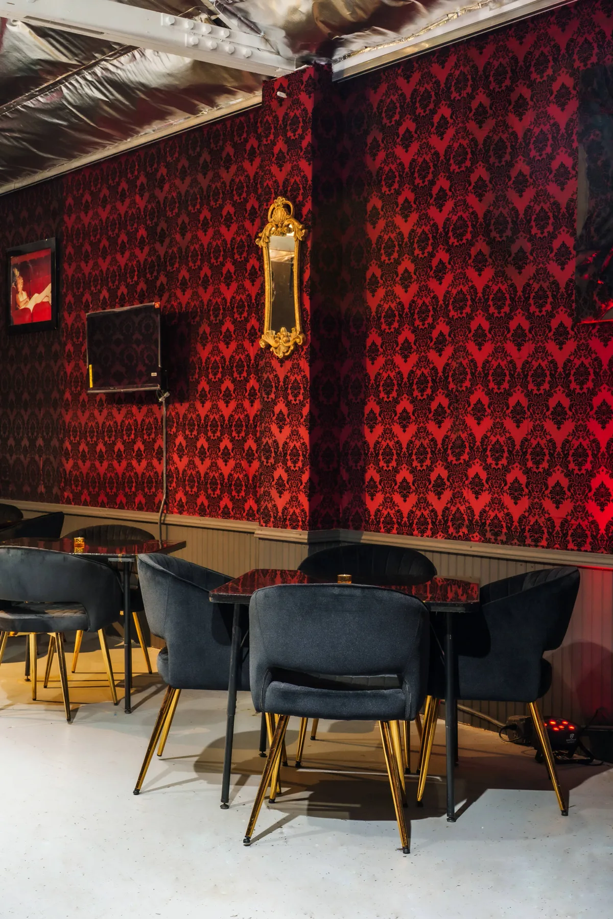 Versatile Event Space with Cocktail Bars and Stage, 557 sqm, photo shoot, pop-up rental in Los Angeles, third interior view