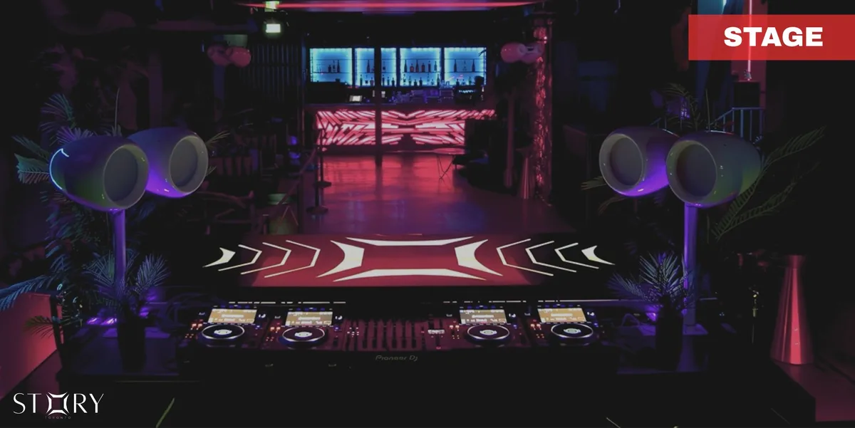 Versatile Event Space with Dedicated Bar and Sound System, 465 sqm, cocktail reception, pop-up rental in Toronto, third inte…
