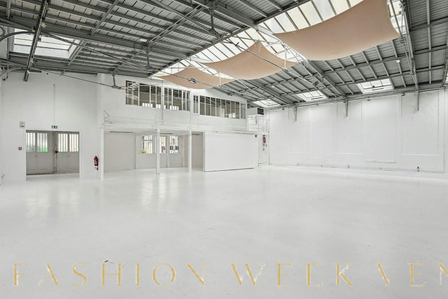 Versatile Event Space with Expansive Main Area, 525 sqm, cocktail reception, pop-up rental in Paris, interior view