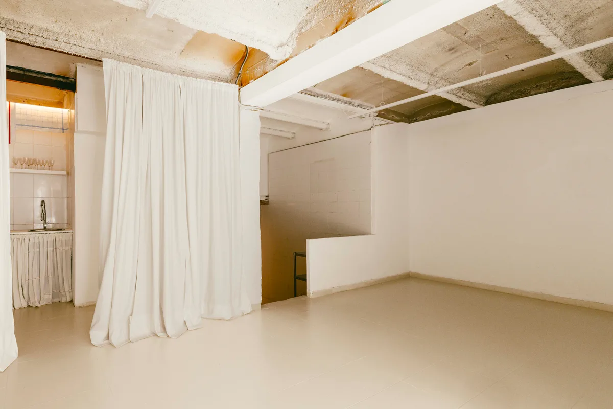 Versatile Event Space with Garden in Poblenou, 63 sqm, exhibition opening, pop-up rental in Barcelona