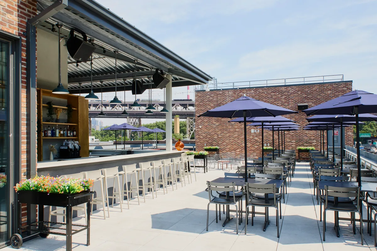 Versatile Event Space with Indoor and Rooftop Options, 743 sqm, corporate event, pop-up rental in Queens, second interior vi…