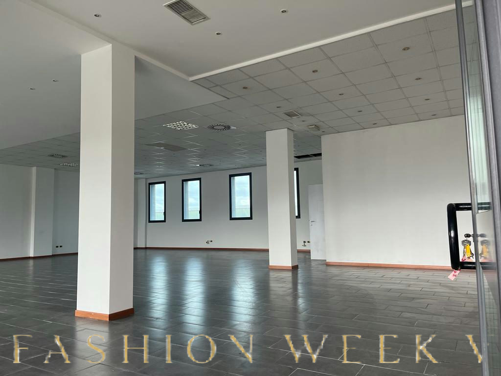 Versatile Event Space with Outdoor Area, 197 sqm, pop up store in Bellusco II, additional interior view