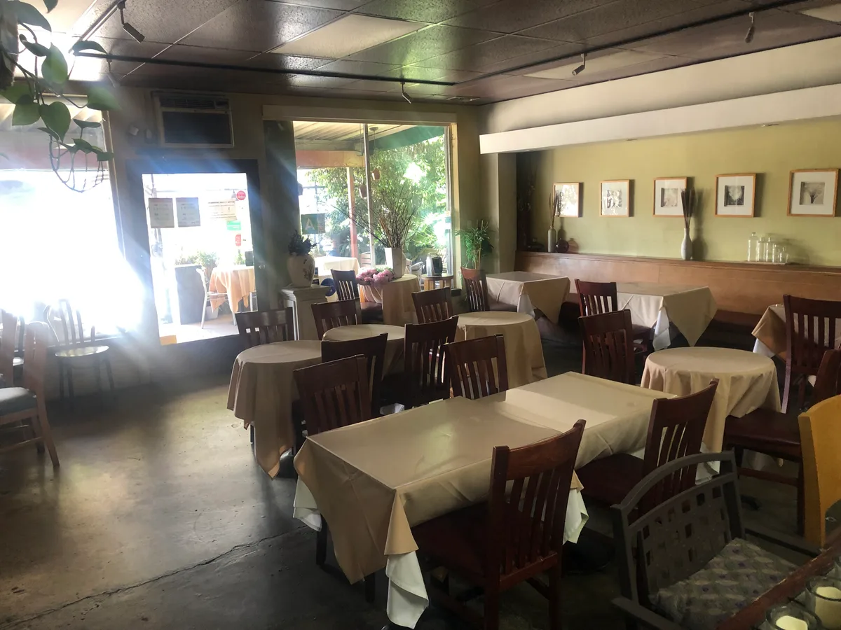 Versatile Event Space with Patio in Pico-Robertson, 105 sqm, pop up store in Los Angeles, third interior view