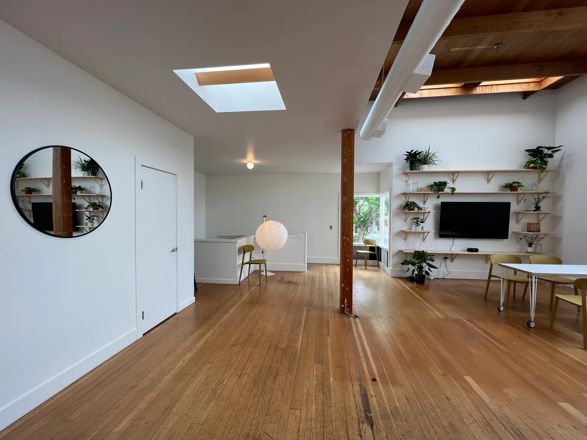 Versatile Event Space with Private Patio in San Francisco, 84 sqm, pop up store, interior view