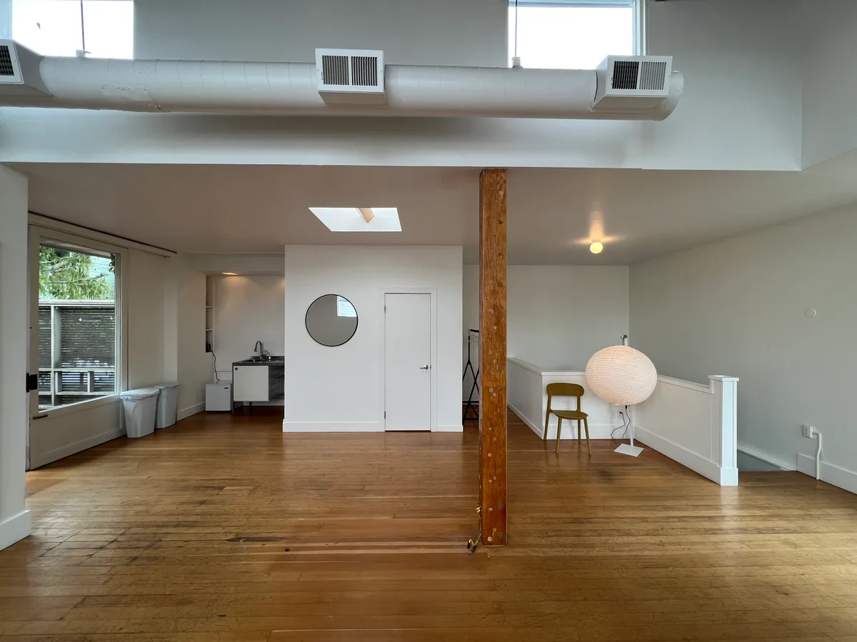Versatile Event Space with Private Patio in San Francisco, 84 sqm, pop up store, second interior view
