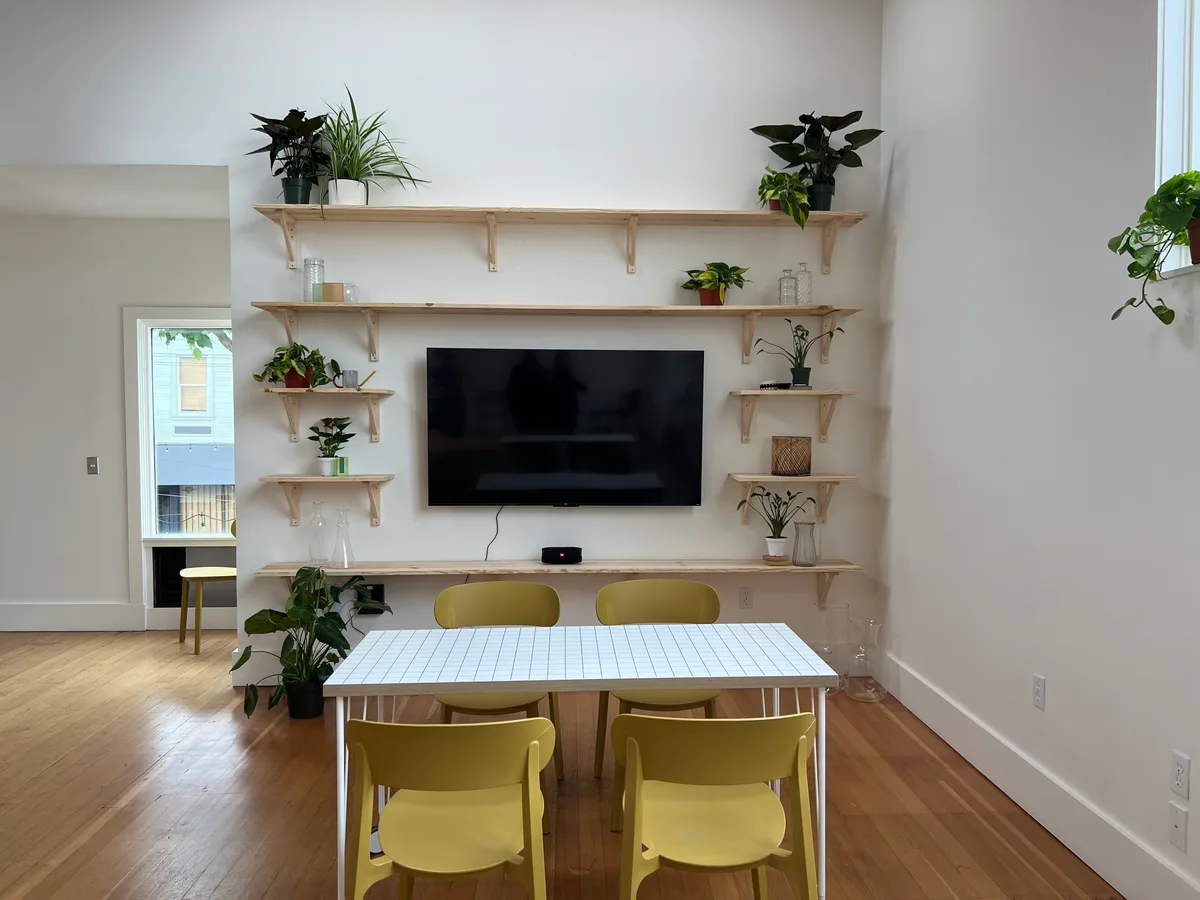 Versatile Event Space with Private Patio in San Francisco, 84 sqm, pop up store, third interior view