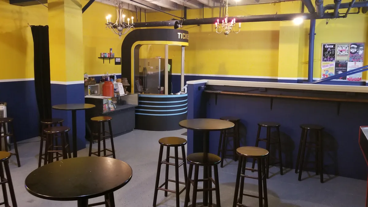 Versatile Event Space with Stage and Green Room in Austin, 120 sqm, photo shoot, pop-up rental, interior view