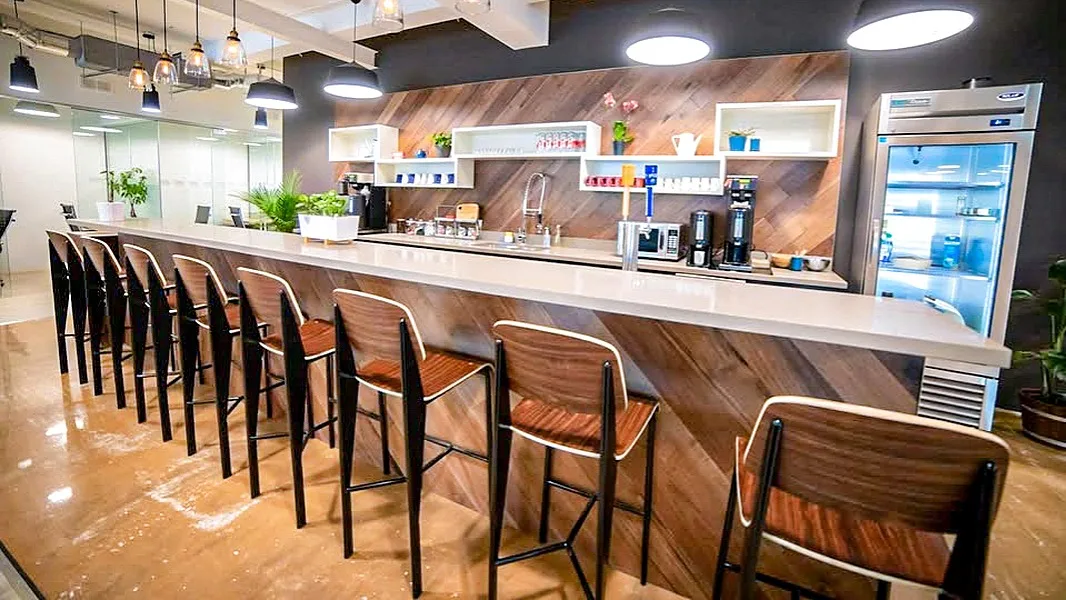 Versatile Event Venue in South Etobicoke, 4645 sqm, corporate event, pop-up rental in Toronto, additional interior view