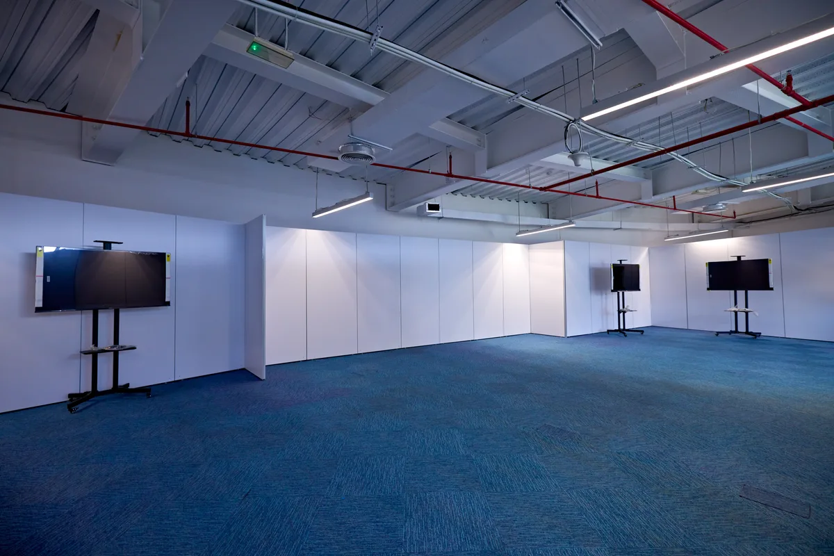 Versatile Exhibition Space for Events, 985 sqm, exhibition opening, pop-up rental in Dubai