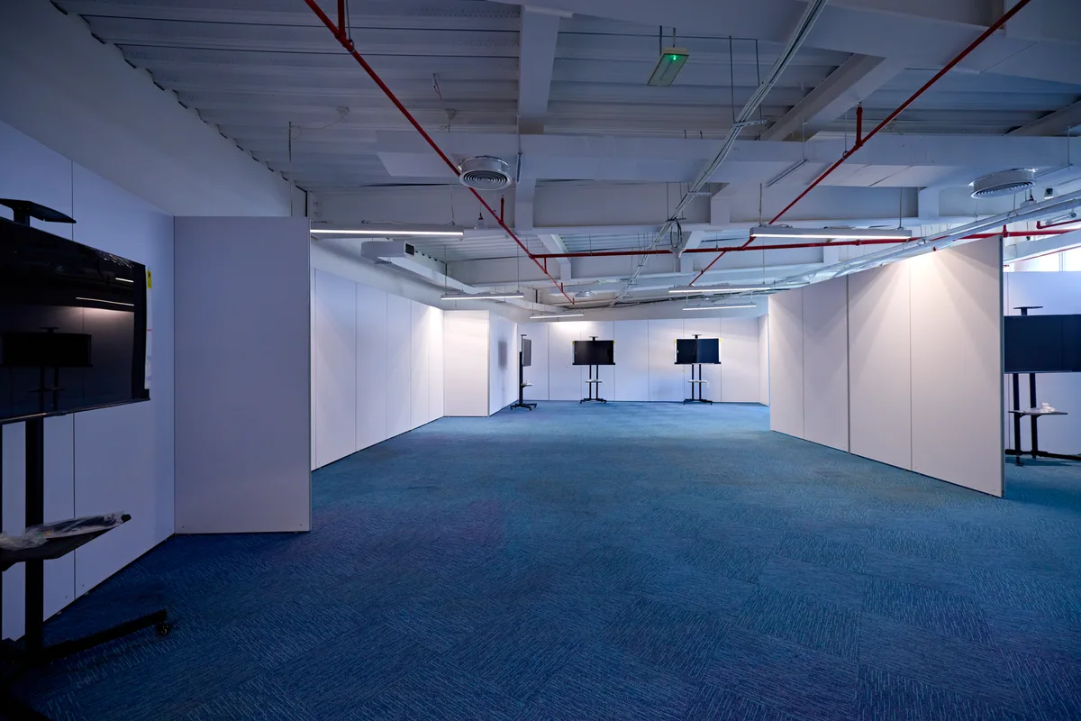 Versatile Exhibition Space for Events, 985 sqm, exhibition opening, pop-up rental in Dubai, second interior view