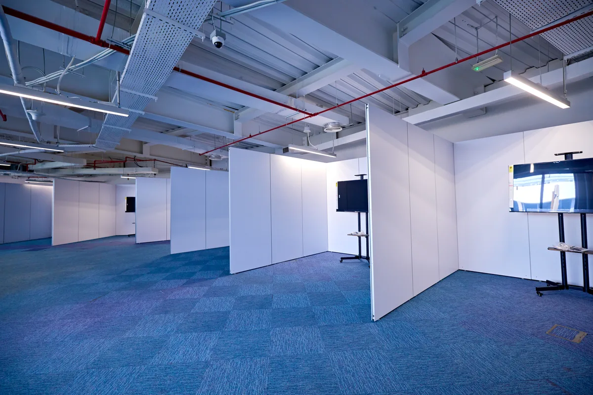 Versatile Exhibition Space for Events, 985 sqm, exhibition opening, pop-up rental in Dubai, additional interior view