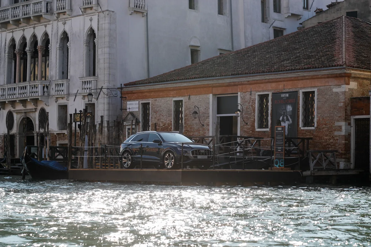 Versatile Exhibition Space with Water Access, 380 sqm, retail activation, pop-up rental in Venezia, third interior view