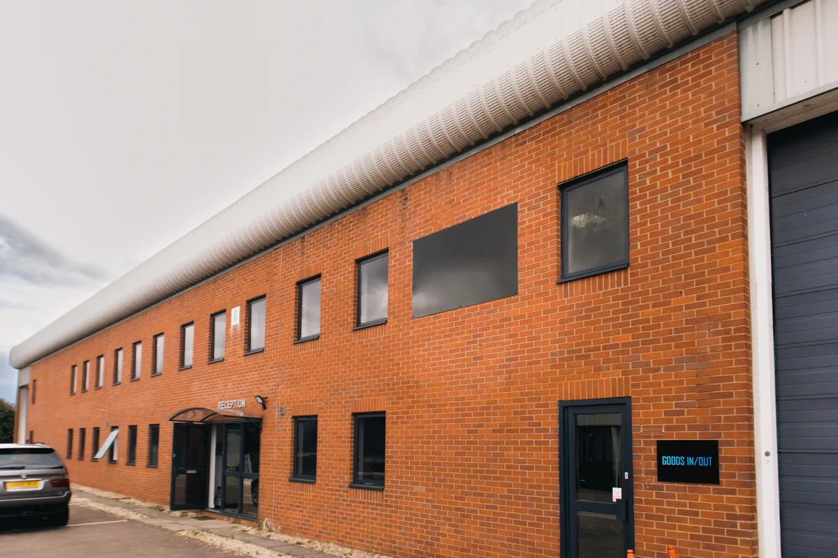 Versatile Fulfilment and Courier Space near Aylesbury, 569 sqm, showroom presentation, pop-up rental in Long Crendon, second…